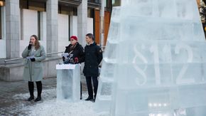 Klimasøksmålet pågår i Oslo tingrett, hvor Greenpeace og Natur og ungdom, med støtte fra Besteforeldrenes klimaaksjon, har saksøkt staten fordi de mener tildelingen av 23. konsesjonsrunde strider imot paragraf 112, miljøparagrafen i Grunnloven. <i>Foto:  Ina Steen Andersen</i>