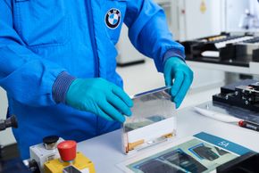Utvikling av battericelleprodtotyper hos BMW. <i>Foto:  Fabian Kirchbauer/BMW</i>