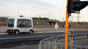 Etter to år på testbane med 1700 kjørte timer og 6000 besøkende er bussen etter kalibrering og endringer av vei nå klar for fase to i trafikk. <i>Foto:  Ina Steen Andersen</i>