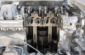 1960-talletPrinsippene bak commonrail-innsprøytning (direkte innsprøytning) i dieselmotorer utvikles i Sveits. Teknologien videreutvikles av Fiat, og overtas av Bosch. Den første personbilen med systemet er Alfa Romeo 156 2.4 JTD i 1997. <i>Bilde:  Wikipedia</i>