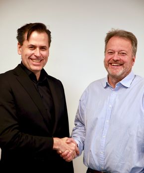 Christian Torp (til venstre), generalsekretær i Dataforeningen, og Jan Moberg, administrerende direktør i TU Media. <i>Bilde:  Kurt Lekanger</i>