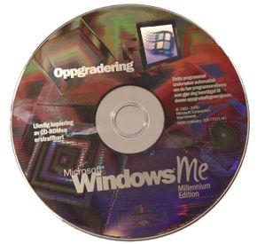Norsk oppgraderings-CDROM for Windows ME. <i>Foto:  Harald Brombach</i>