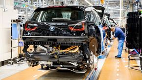 Bilindustrien er en av de største i Tyskland. Fra produksjon av BMW I3. <i>Foto:  BMW</i>