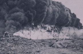 En større flammekaster i aksjon under første verdenskrig. Foto via Thomas Wiktor (Flickr.com).