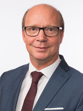 Ketil Kjenseth (V) er leder for Energi- og miljøkomiteen i Stortinget. <i>Foto:  PETER MYDSKE/Stortinget</i>