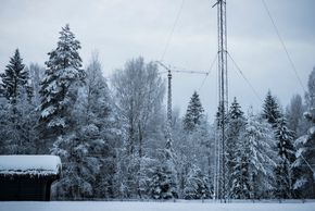 Nkoms lokalkontor i Ski er omgitt av flere ulike stasjonære antenner. <i>Bilde:  Mathias Klingenberg</i>