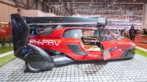 Den flyvende bilen Pal-V ble stilt ut under bilmessen i Genève. <i>Foto:  Marius Valle</i>