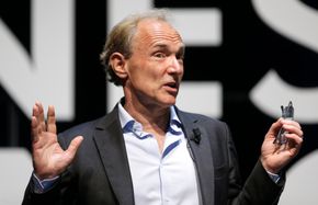 Tim Berners-Lee. <i>Foto:  AP Photo/Lionel Cironneau</i>