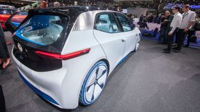 Volkswagens første bil ut i sin nye ID-serie av elbiler. Foreløpig er den bare et konsept. <i>Foto:  Marius Valle</i>