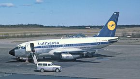 Et Boeing 737-100 fra Lufthansa på Arlanda i 1968. <i>Foto:  Wikimedia commons</i>