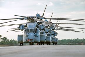 De fire CH-53K-testmaskinene som Sikorsky flyr med i Florida. <i>Bilde:  STEVEN KAETER</i>