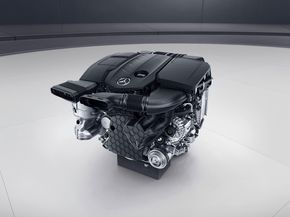 Firesylindret Mercedes-Benz dieselmotor. <i>Foto:  Daimler AG - Global Communications</i>