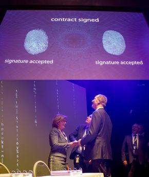 Etter at den sedvanlige signeringen på papir var gjennomført, ble kontrakten med Siemens også signert digital med fingeravtrykk av sjef for Bane NOR, Gorm Frimannslund og sjef for Siemens Norge, Anne Marit Panegnstuen, mens samferdelseministeren overvåket det hele. <i>Foto:  ORV</i>