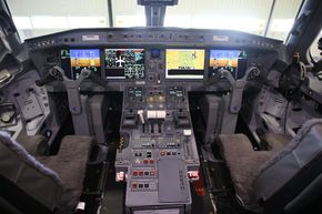 Slik ser det ut inne i cockpit på LN-WEA. Avionikken er levert av Honeywell (Primus Epic 2). <i>Foto:  Per Erlien Dalløkken</i>