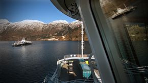Kapteinen kan overlate roret til Autocrossing-systemet, som sørger for mest mulig energieffektiv drift. <i>Foto:  Fjord1/Rolls-Royce</i>