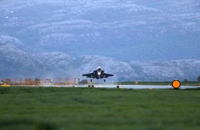 De tre nye F-35-flyene landet som planlagt på Ørland tirsdag kveld. <i>Foto:  Forsvarsdepartementet</i>
