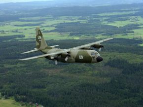 C-130H «Tor» mens det fløy oppdrag for FN i 1987. Det hadde sin siste flygning 8. juni 2007 og står nå utstilt på Gardermoen. <i>Foto:  Forsvaret</i>