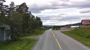 Fra avkjøringen til Tjeldbergodden. <i>Foto:  Google Maps</i>