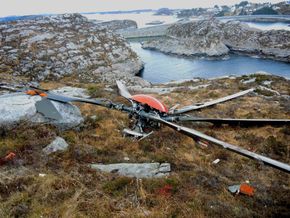 Dette bildet er illustrerende for Turøy-tragedien: En hovedrotor som forlot helikopteret og fløy for seg selv. <i>Foto: SHT</i>