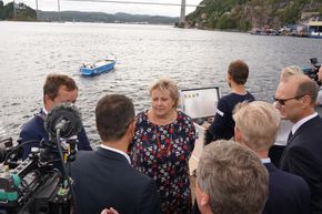 Statsminister Erna Solberg var til stede hos Vard Brevik da kontrakt på bygging av Yara Birkeland ble undertegnet onsdag 15. august. <i>Foto:  Yara</i>