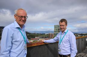 Direktør for forretningsutvikling, Odd Moen (t.v.) og leder for offshore og marinesenteret til Siemens i Trondheim, Torstein Sole-Gärtner. <i>Foto:  Tore Stensvold</i>
