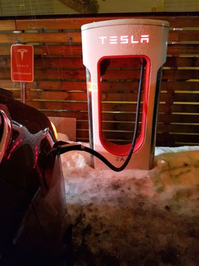 Tesla Supercharger i Lier. <i>Foto:  Marius Valle</i>