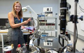 Marianne Etzelmüller Bathen undersøker nå hvordan det er mulig å utnytte materialdefekter på nanonivå til å lage kvantebits. <i>Foto:  Yngve Vogt/Apollon</i>