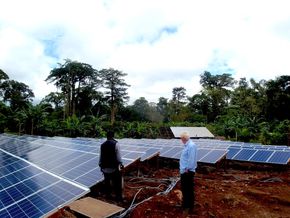 Norske Sunergy AS bygger desentraliserte solanlegg i Kamerun, men får lite offentlig støtte. <i>Foto: Sunergy</i>