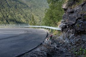 Ulykken skjedde i denne svingen på vei ned mot Rjukan, i nærheten av Gaustadtoppen. <i>Foto:  Carina Johansen/NTB Scanpix</i>
