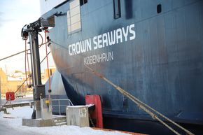 Her er landstrømpluggen fra Cavotec ved Oslo Havn. DFDS-fergen Crown Seaways er den siste som kan benytte landstrøm. Fergen skal i dokk i januar 2020 og vil da samtidig bygge om tavler og installere plugg. <i>Foto: Tore Stensvold</i>