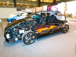 Slik ser en halv Nissan Leaf ut. Batteripakken på 40 kWh er plassert under setene og skal sikre 270 km etter WLTP-standarden. <i>Foto:  Joachim Seehusen</i>