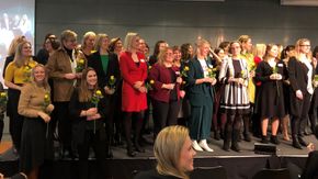Vinnerne på scenen under prisutdelingen hos Abelia 8. mars 2019. <i>Foto:  Kjersti Flugstad Eriksen</i>
