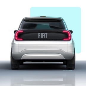 Fiat-logoen mellom baklysene er kun synlig når bilen kjører. Ellers kan skiltet brukes til private meldinger eller lysreklame. <i>Foto:  Fiat</i>