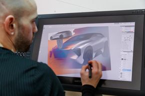 Alessandro Messale designer i 2D og 3D. <i>Foto:  Nissan</i>