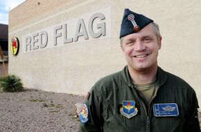 Oberstløytnant Martin Tesli på Nellis AFB under luftkampøvelsen Red Flag 2019 <i>Foto:  Torbjørn Kjosvold / Forsvaret</i>