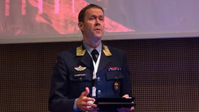 Generalmajor Inge Kampenes, sjef for Cyberforsvaret, under sitt foredrag ved NSM Sikkerhetskonferansen 2019. <i>Foto:  Harald Brombach</i>