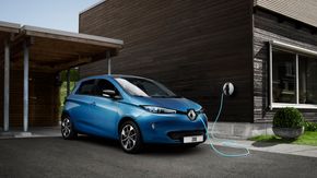 Pass på at du har rett ladekabel. Det betyr korrekt dimensjonering, og ikke minst at den er lang nok. <i>Illustrasjonsfoto:  Renault</i>