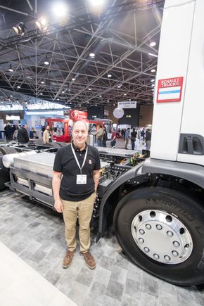 Jean-Luc Serine er kjøretøyarkitekt i Renault Trucks. <i>Foto:  Marius Valle</i>