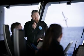 Espen Olsen fra Sysselmannen leder øvelsen fra Polarsyssel. <i>Foto:  Eirik Helland Urke</i>