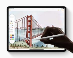 Støtten for Apple Pencil har blitt forbedret, blant annet med en ny verktøypalett (til venstre). <i>Foto:  Apple</i>