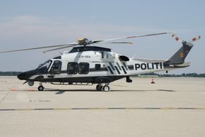 Helikopteret, som har serienummer 69089, har nå fått norsk registrering, LN-ORA. Og dessuten har riksvåpenet blitt lakkert på nytt siden jomfruferden, slik at Den norske løve er vendt riktig vei, altså i normal fartsretning. <i>Foto:  Luigi Pisano</i>