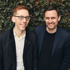 Gründer Gudmundur Hreidarsson (t.v.) og medgründer og toppsjef Rune Mai har høye forventninger til norgeslanseringen. <i>Foto:  Spiir</i>