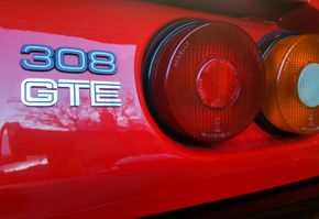 Litt gøy på jobben må en ha. Ferraris GTB-logo har blitt til GTE. <i>Foto:  Electric Classic Cars</i>