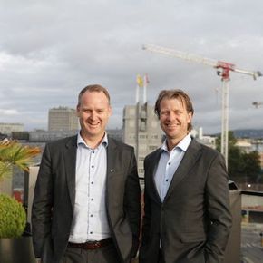 Morten Grongstad, administrerende direktør i AF-Gruppen (t.v.) og Jørgen Evensen, administrerende direktør i Betonmast. <i>Foto:  AF-gruppen</i>