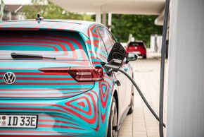 Toppmodellen av ID. 3 vil ha hurtiglading på inntil 125 kW, og rekkevidde på 550 km. <i>Foto: Volkswagen</i>