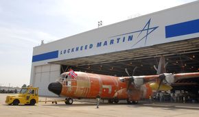 Første norske C-130J ble rullet ut av Lockheed Martin-fabrikken i Marietta 1. mai2008. Foto <i>undefined:  Lockheed Martin</i>