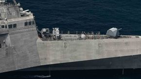 To NSM-launchere på dekk på USS Gabrille Giffords på en øvelse i slutten av juli. 3. september dro skipet til Sørøst-Asia. <i>Foto:  Petty Officer 2nd Class Anthony</i>