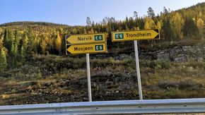 Den 12 kilometer lange strekningen som ble åpnet i dag er en del av ny E6 som bygges sør for Korgen i Nordland. <i>Foto:  Jarle Skoglund</i>