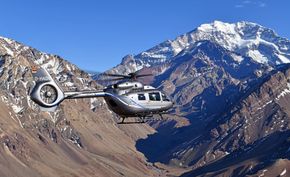 Et av de to testhelikoptrene av den nye H145-versjonen i Andesfjellene i slutten av september. <i>Foto: Airbus</i>