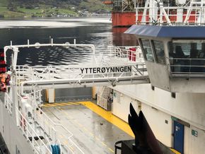 MF Ytterøyningen ligger ved Westcon Verft i Ølensvåg. <i>Foto:  Sjøfartsdirektoratet</i>